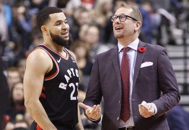 举足轻重 举足轻重