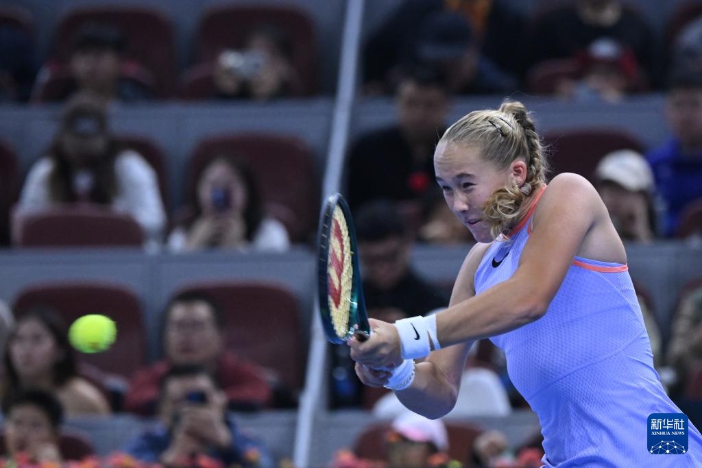 万人空巷 万人空巷