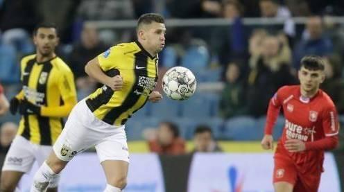 之间的紧张 之间的紧张